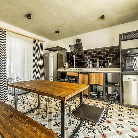 Villa Modern With Private Pool And Stylish Bbq Area