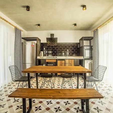 Villa Modern With Private Pool And Stylish Bbq Area